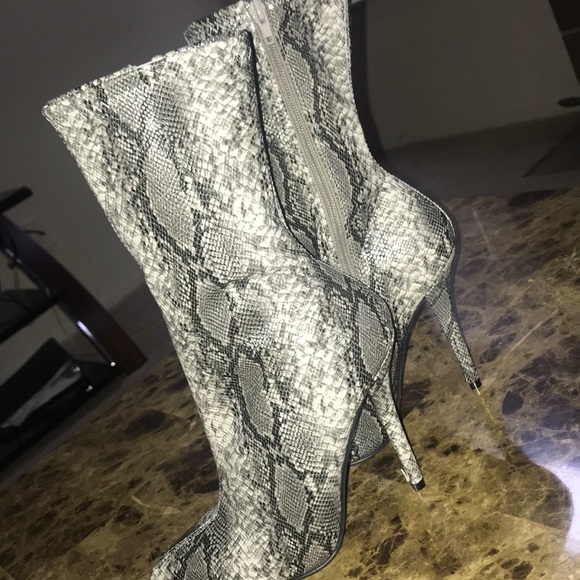 Shoes - Booties